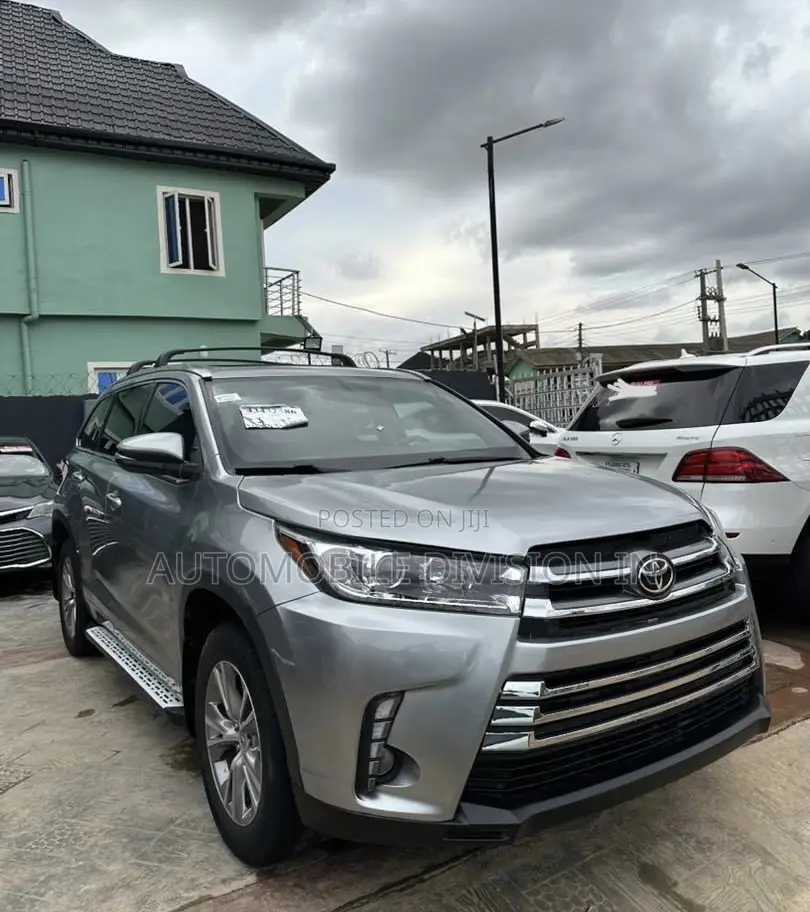 Toyota Highlander XLE 4dr SUV AWD (3.5L 6cyl 6A) 2015 Silver