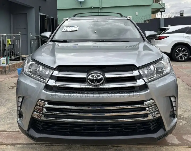 Toyota Highlander XLE 4dr SUV AWD (3.5L 6cyl 6A) 2015 Silver
