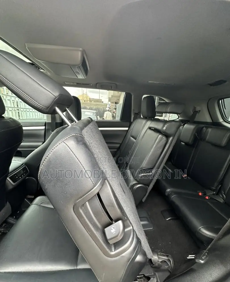 Toyota Highlander XLE 4dr SUV AWD (3.5L 6cyl 6A) 2015 Silver