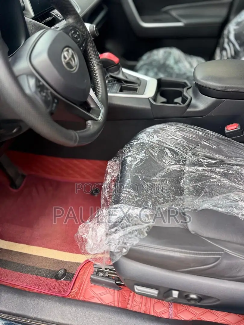 Toyota RAV4 XLE Premium AWD 2023 Gray