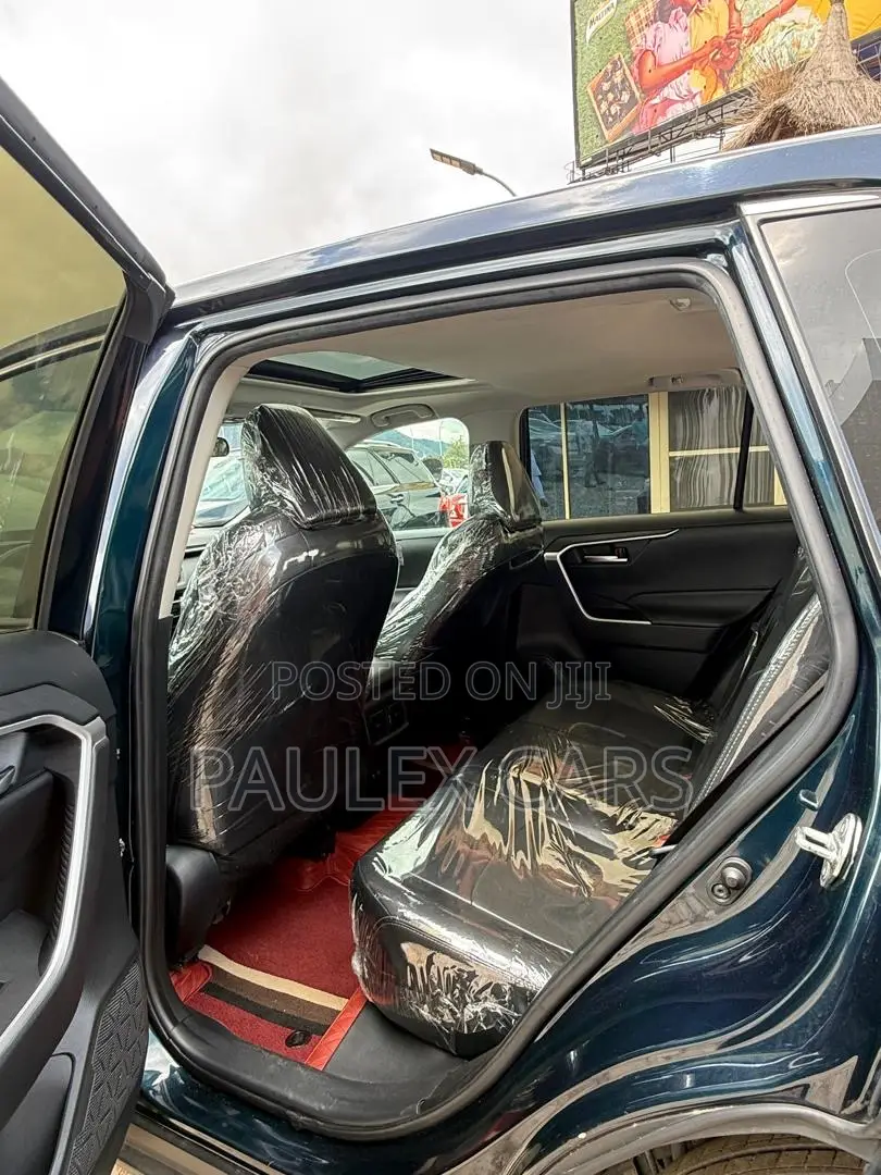 Toyota RAV4 XLE Premium AWD 2023 Gray