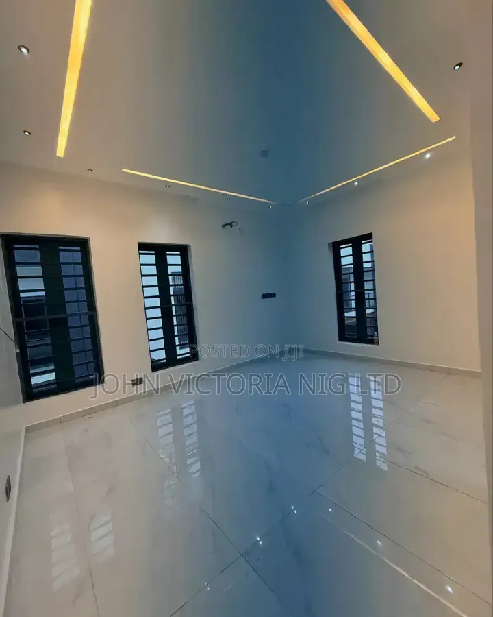 5bdrm Duplex in Ojodu Berger for sale