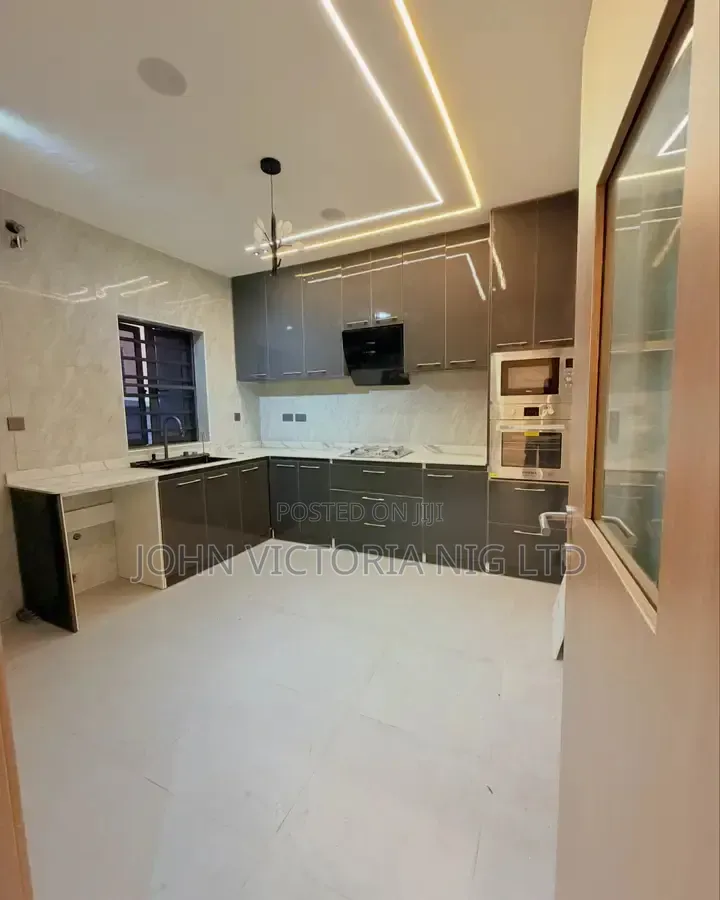 5bdrm Duplex in Ojodu Berger for sale