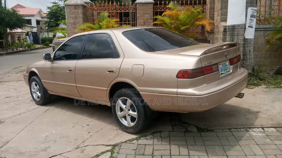 Toyota Camry 2002 Gold