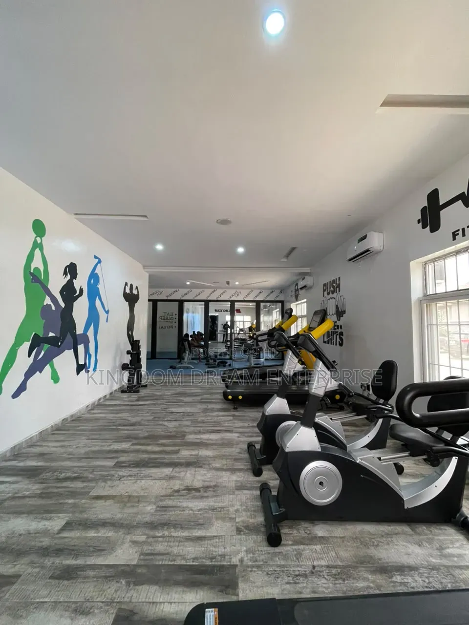 3bdrm Duplex in Harris Drive Vgc for sale