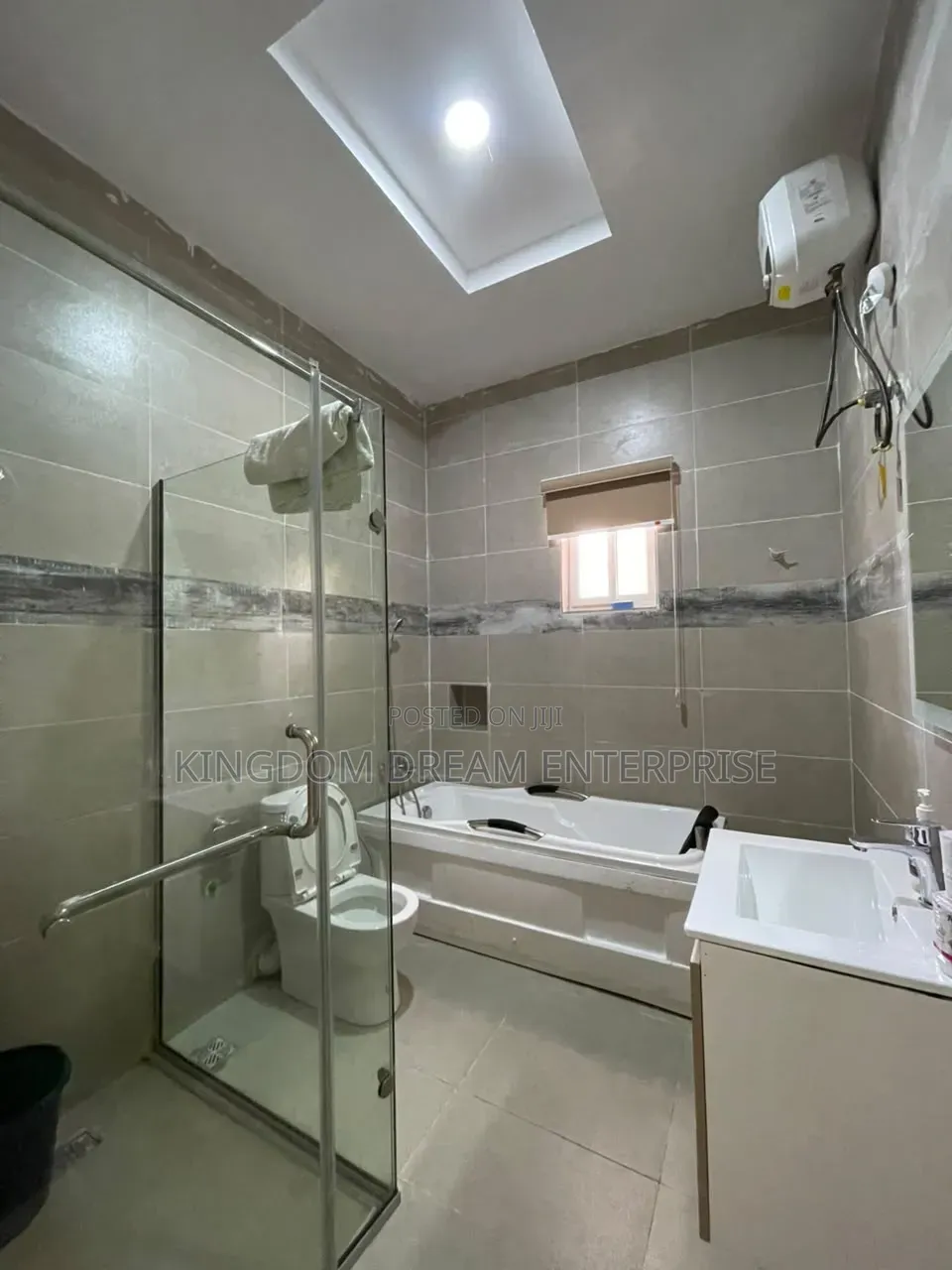 3bdrm Duplex in Harris Drive Vgc for sale