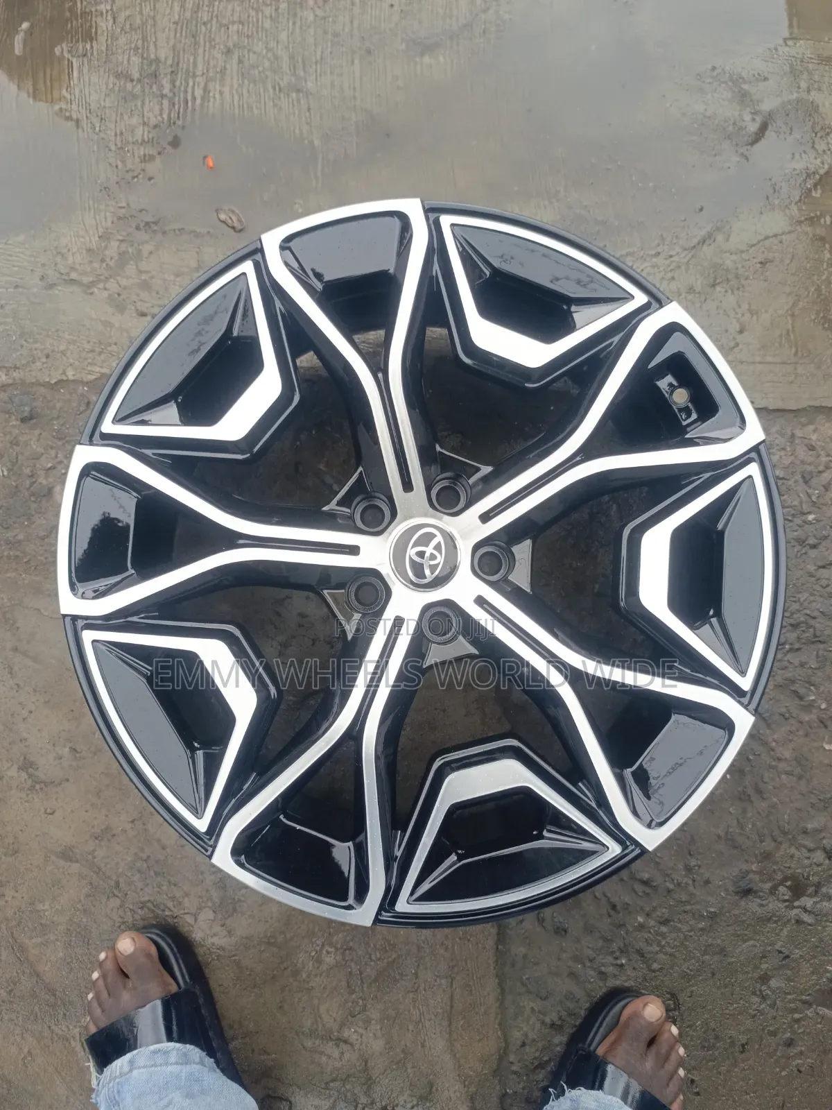 20inches for Toyota Venza ,Highlander Brand New Rim Available as Seen
