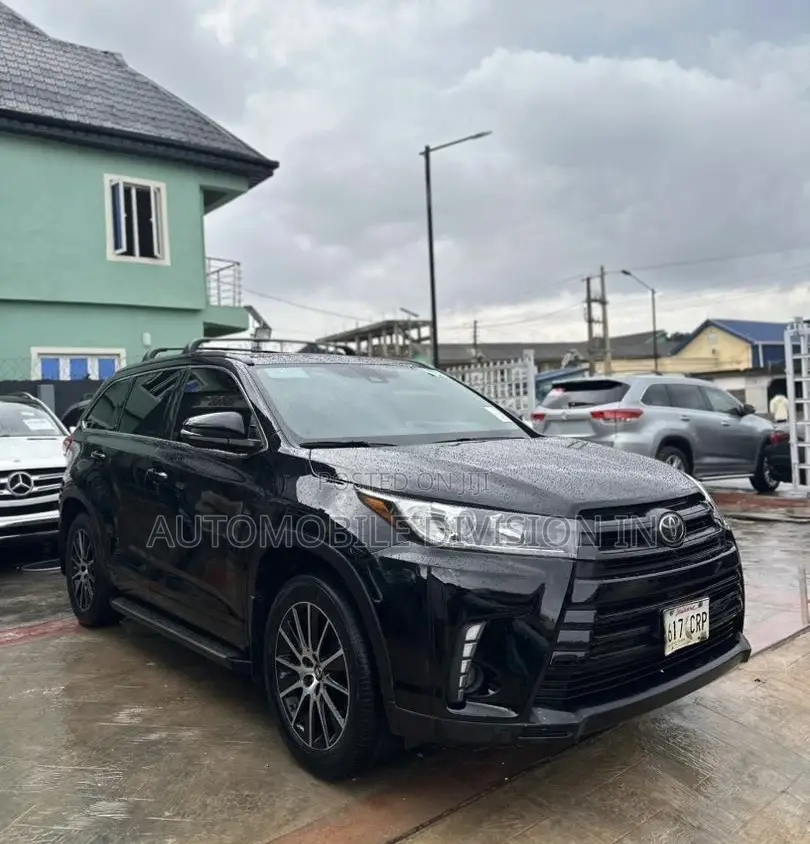 Toyota Highlander SE 4x4 V6 (3.5L 6cyl 8A) 2018 Black