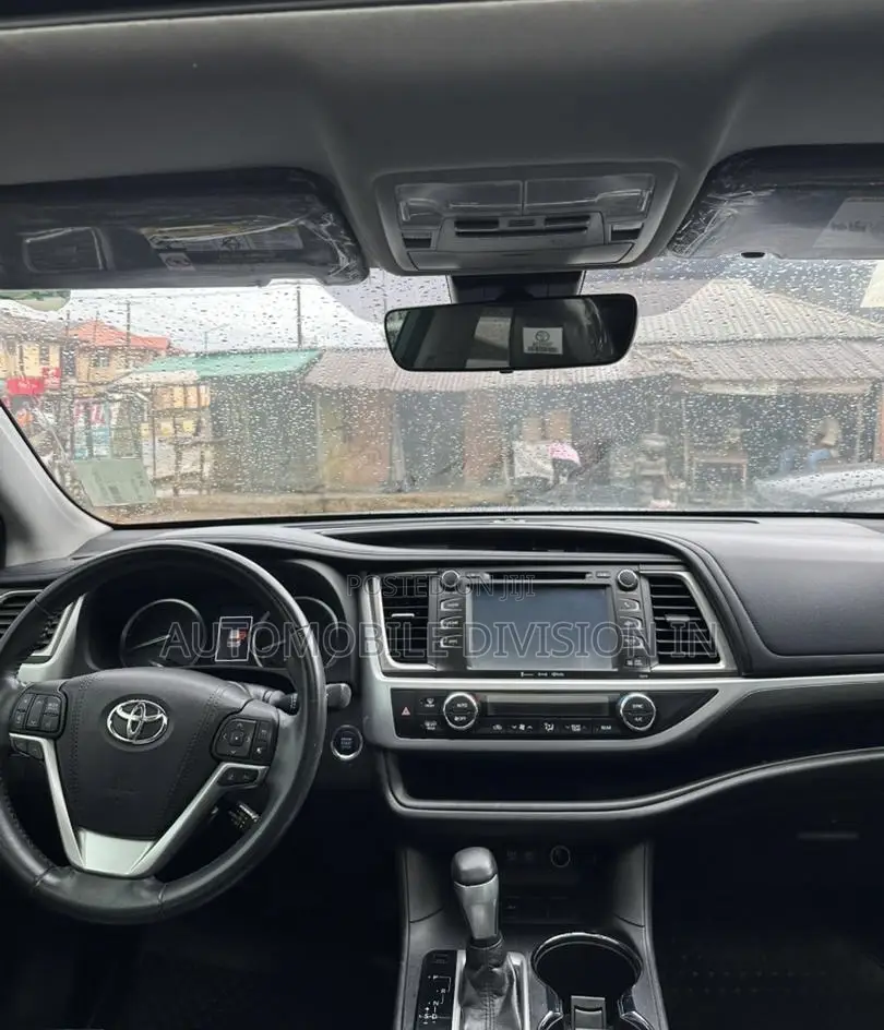Toyota Highlander SE 4x4 V6 (3.5L 6cyl 8A) 2018 Black