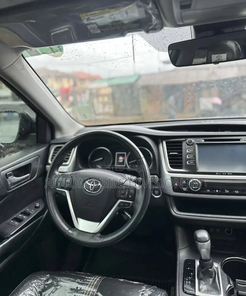 Toyota Highlander SE 4x4 V6 (3.5L 6cyl 8A) 2018 Black