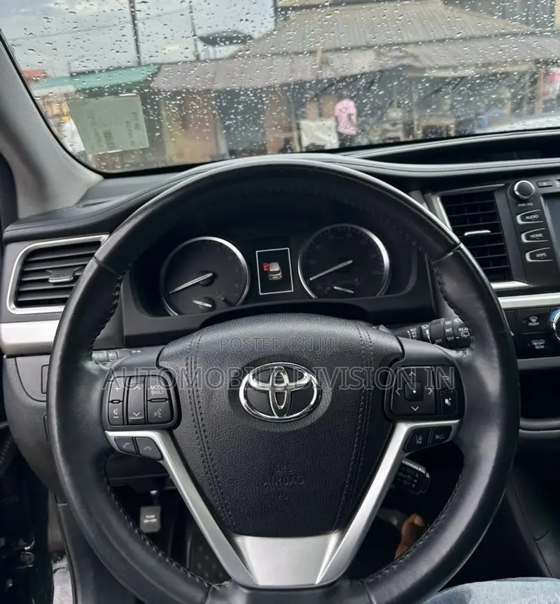 Toyota Highlander SE 4x4 V6 (3.5L 6cyl 8A) 2018 Black