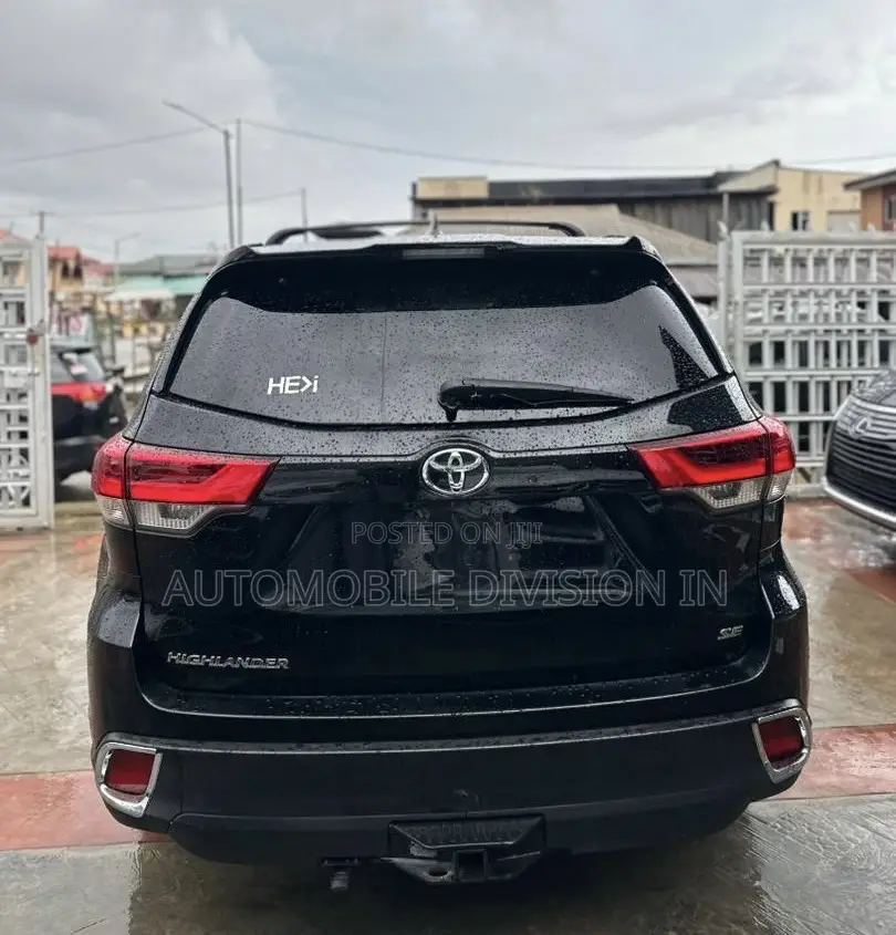 Toyota Highlander SE 4x4 V6 (3.5L 6cyl 8A) 2018 Black
