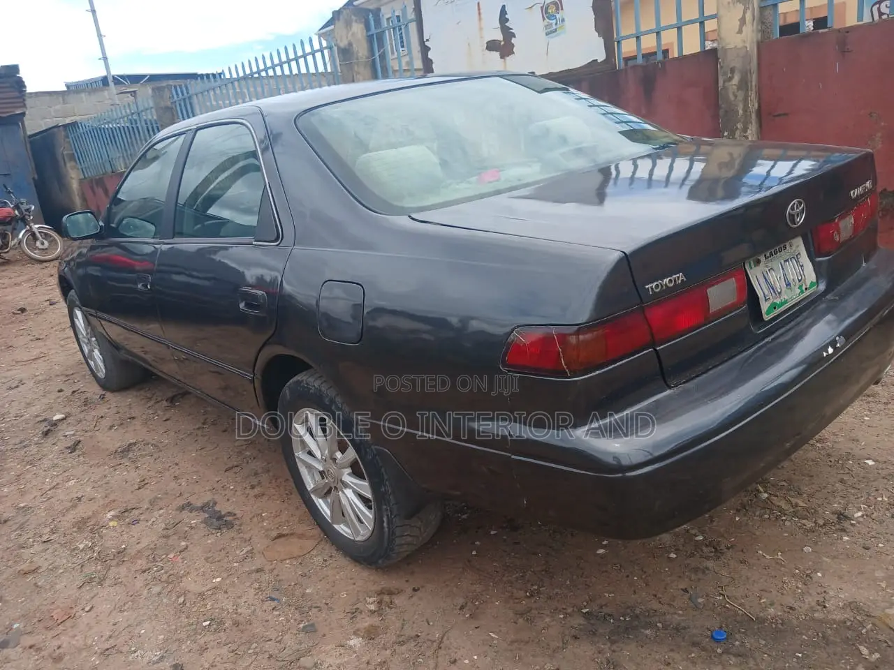 Toyota Camry LE 4dr Sedan (2.2L 4cyl 4A) 2001 Gray
