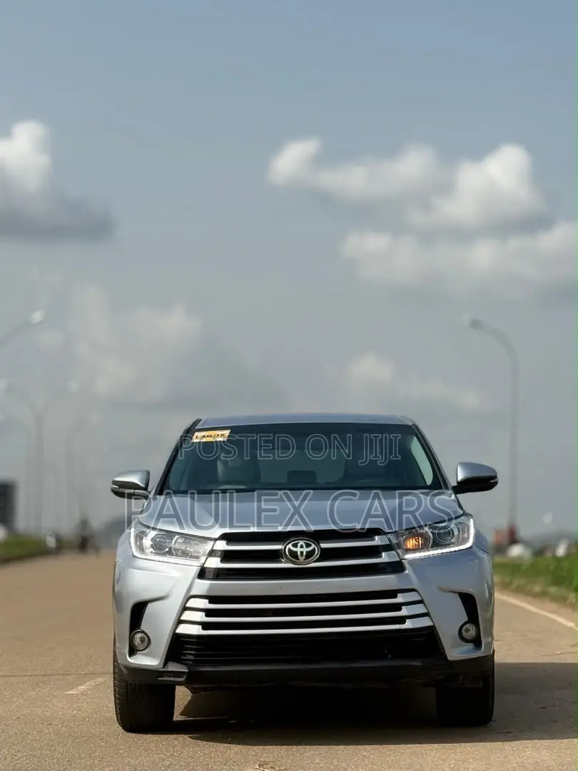 Toyota Highlander LE Plus V6 4x4 (3.5L 6cyl 6A) 2016 Gray