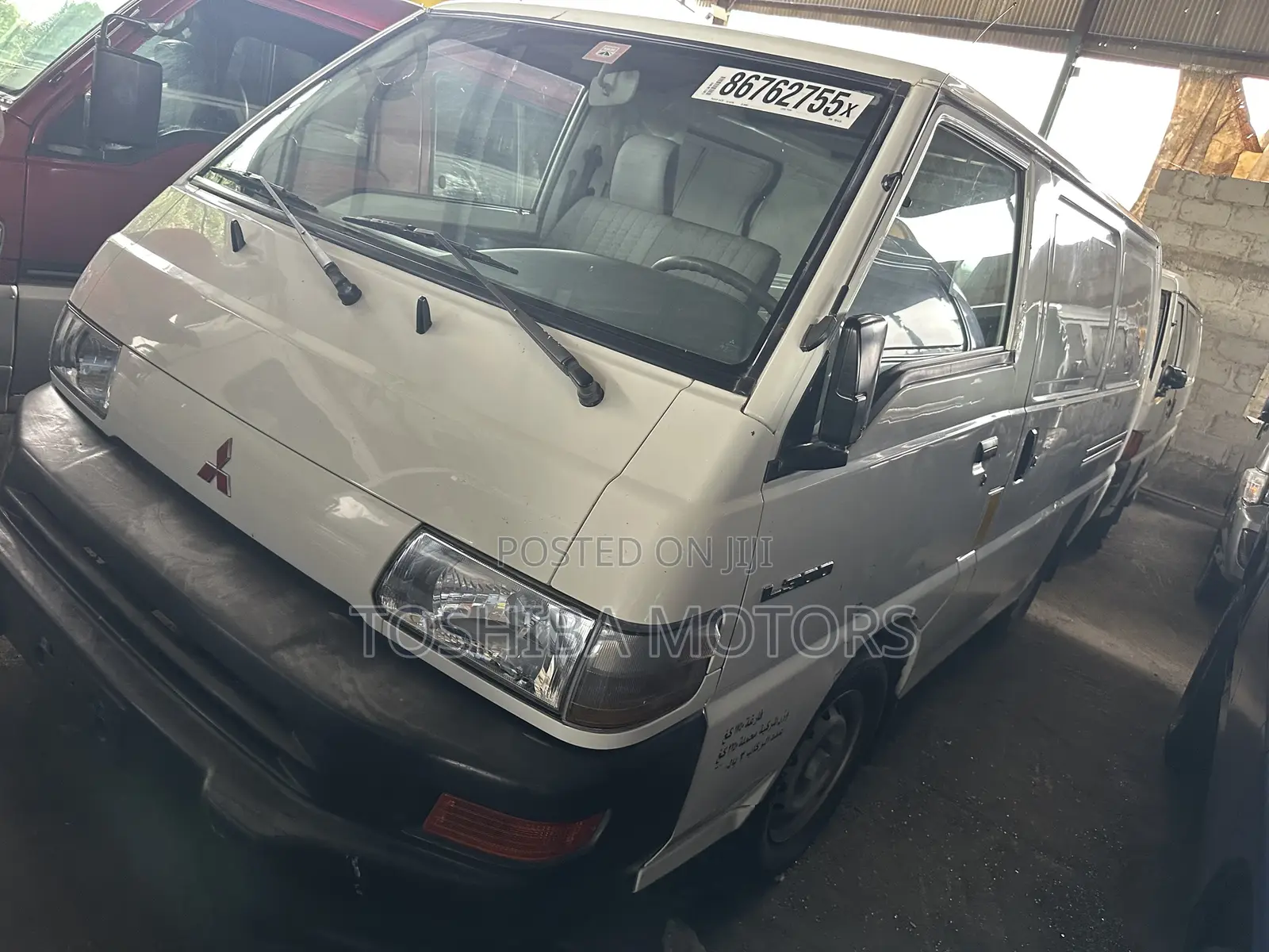Mitsubishi L300 2004 White