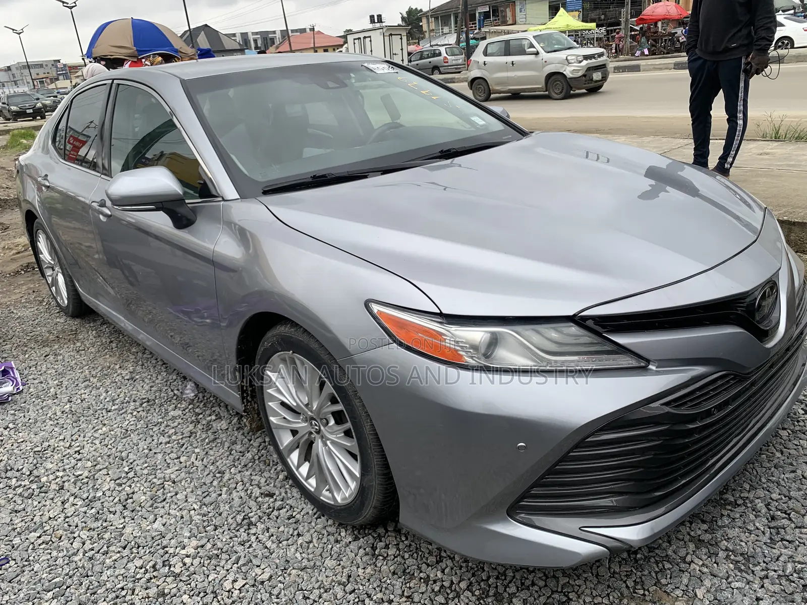 Toyota Camry XLE FWD (2.5L 4cyl 8AM) 2018 Silver