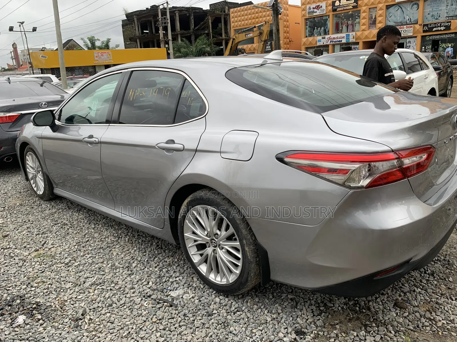 Toyota Camry XLE FWD (2.5L 4cyl 8AM) 2018 Silver