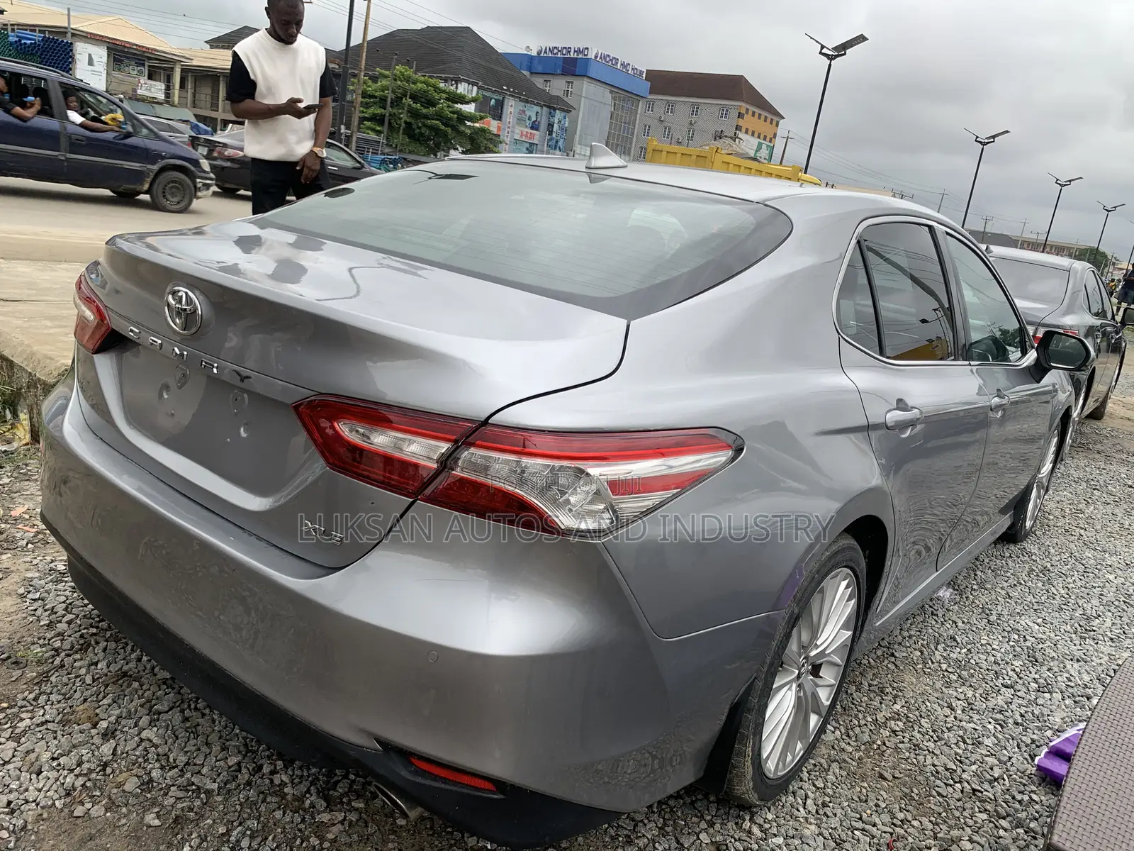 Toyota Camry XLE FWD (2.5L 4cyl 8AM) 2018 Silver
