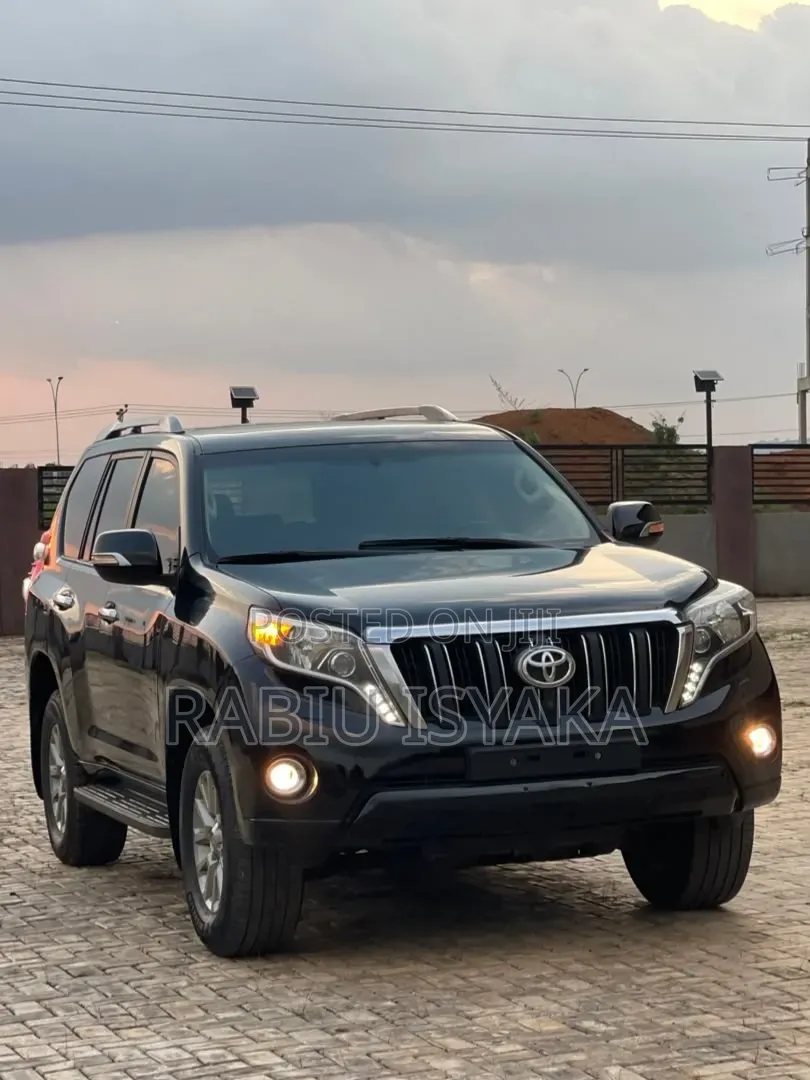 Toyota Land Cruiser Prado 2016 Black
