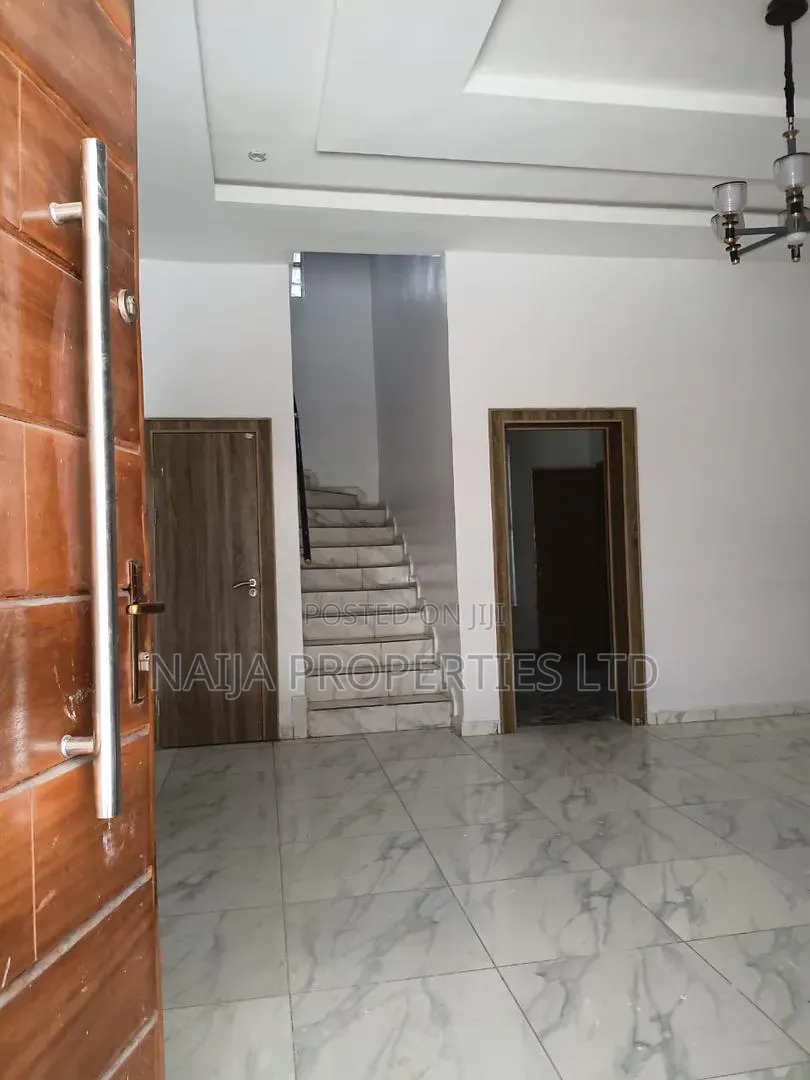 4bdrm Townhouse / Terrace in Ikota for rent