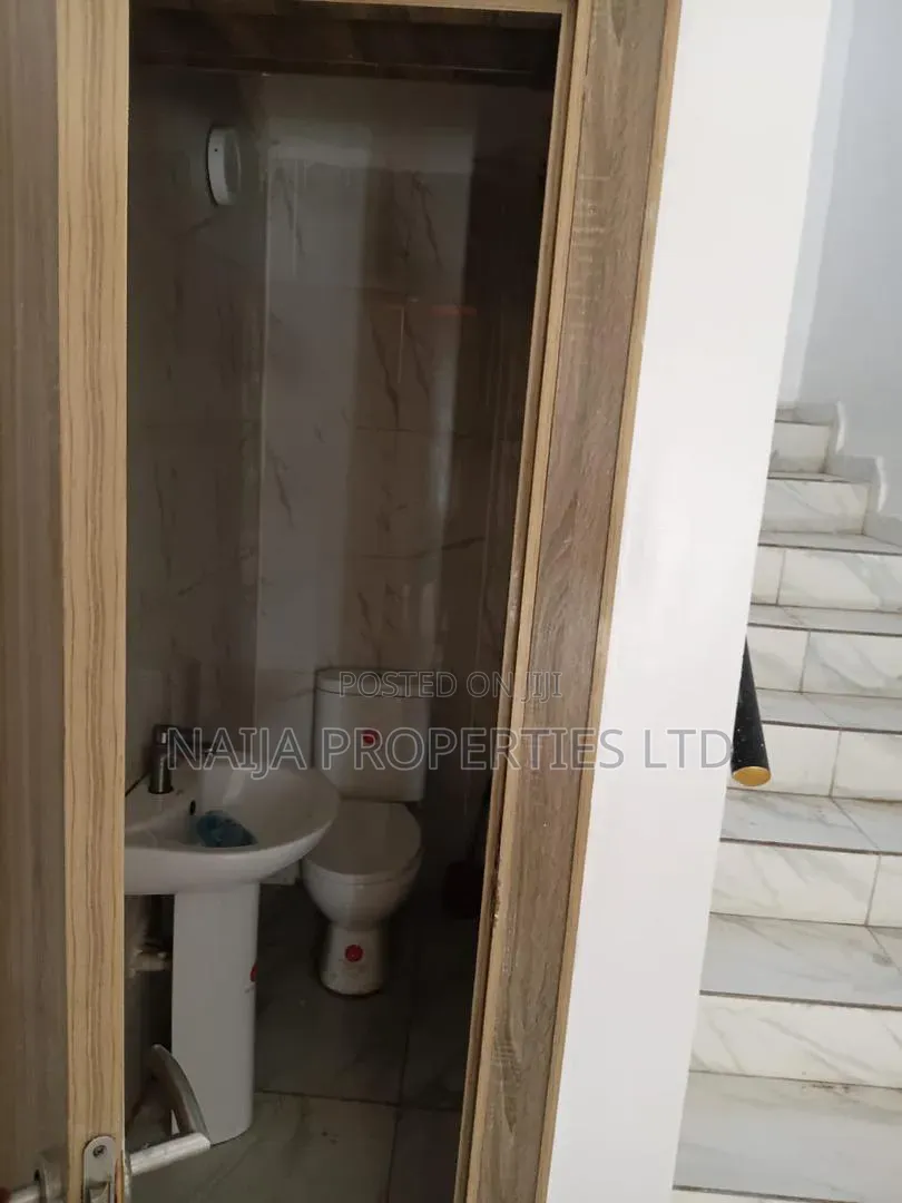 4bdrm Townhouse / Terrace in Ikota for rent
