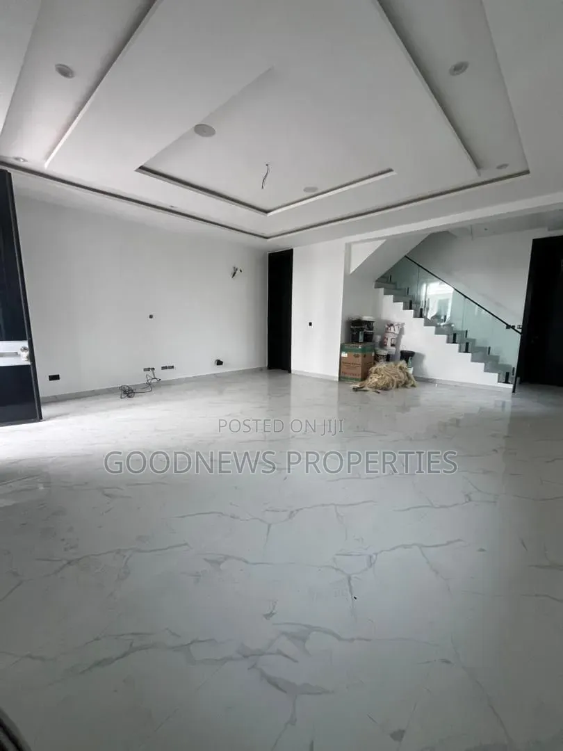 5bdrm Duplex in Victoria Island for sale