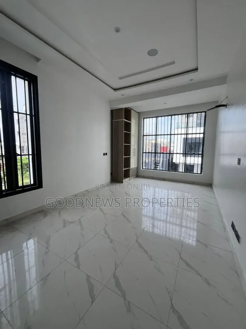 5bdrm Duplex in Victoria Island for sale