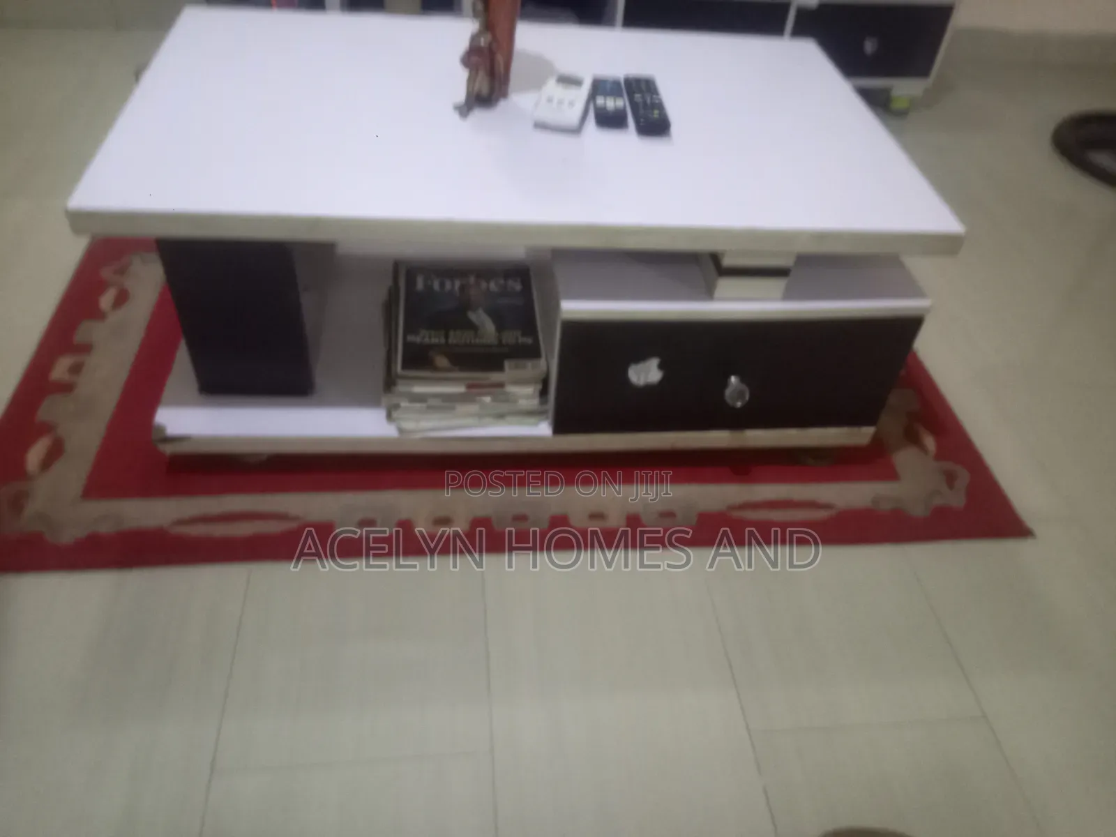Luxury Center Table With Rug