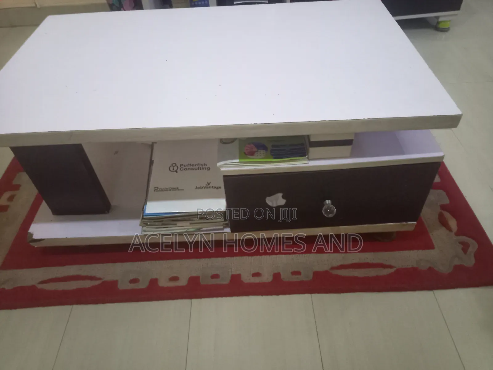 Luxury Center Table With Rug