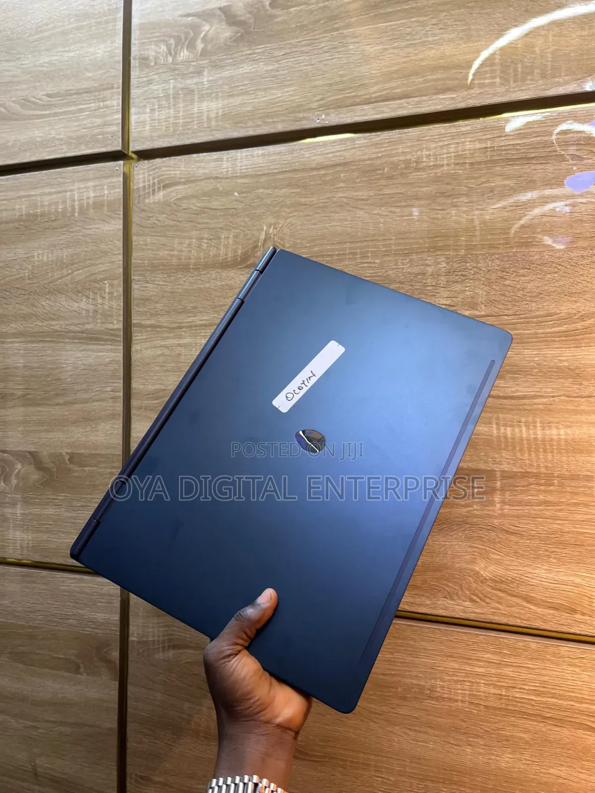 New Laptop Alienware 16 Aurora 16GB Intel Core 7 SSD 512GB
