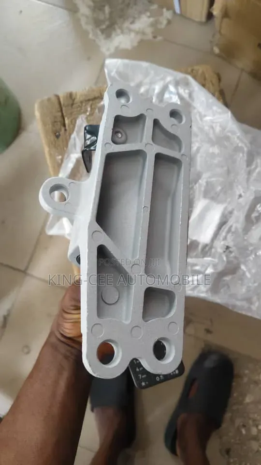 Upper Engine Seat Toyota Camry Avalon Es350 2020
