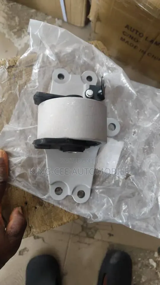 Upper Engine Seat Toyota Camry Avalon Es350 2020