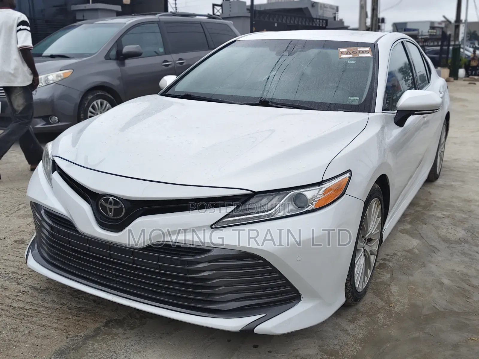 Toyota Camry XLE (2.5L 4cyl 8A) 2019 White