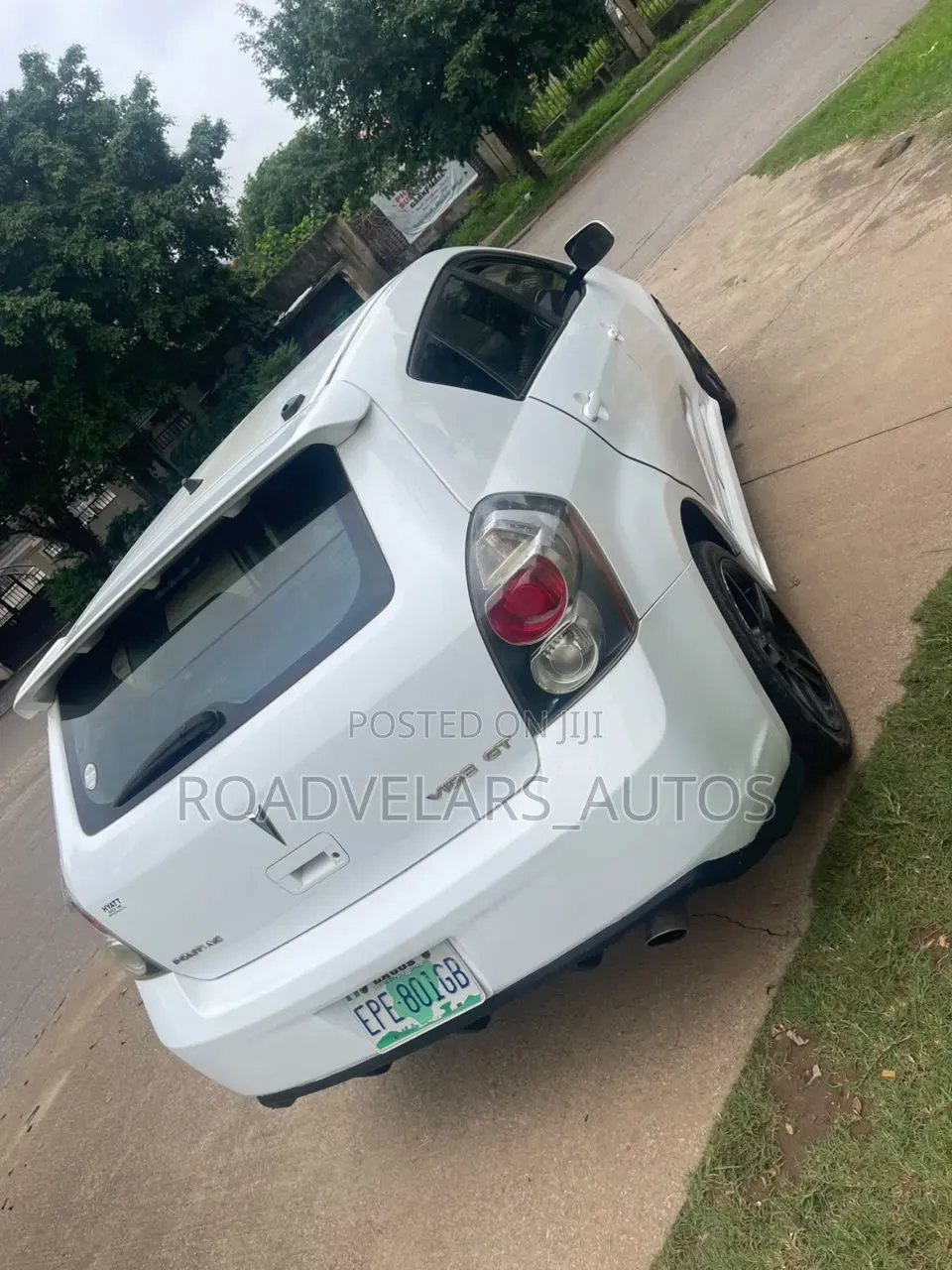 Pontiac Vibe 2010 White
