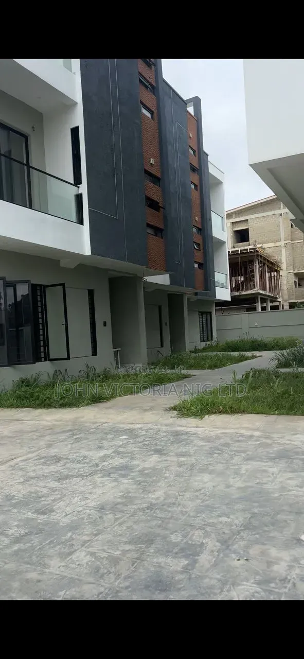 5bdrm Duplex in Adeniyi Jones for sale