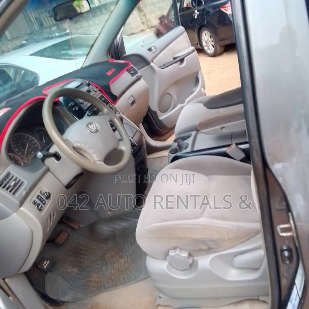 Toyota Sienna 2005 Silver