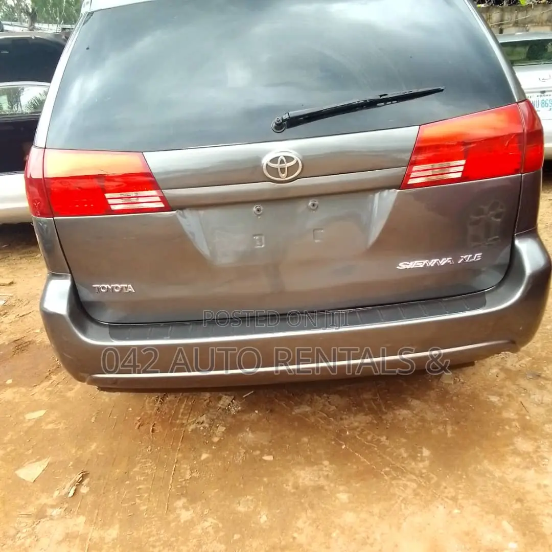 Toyota Sienna 2005 Silver