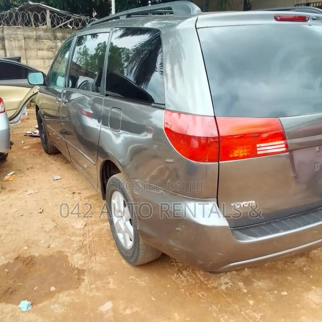 Toyota Sienna 2005 Silver