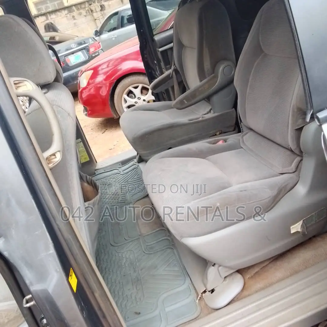 Toyota Sienna 2005 Silver