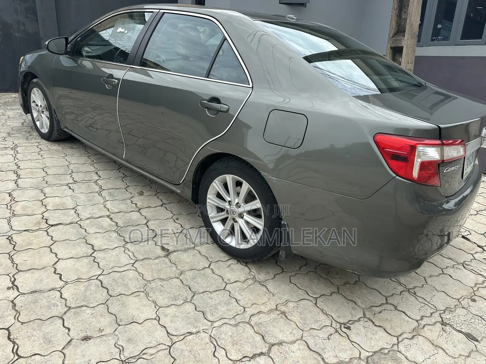 Toyota Camry XLE V6 4dr Sedan (3.5L 6cyl 6A) 2012 Gray