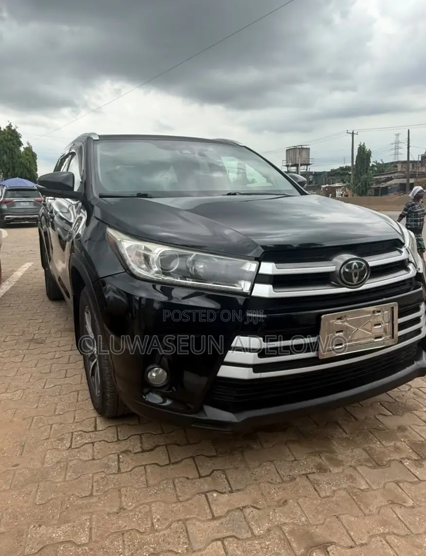 Toyota Highlander XLE 4x4 V6 (3.5L 6cyl 8A) 2017 Black
