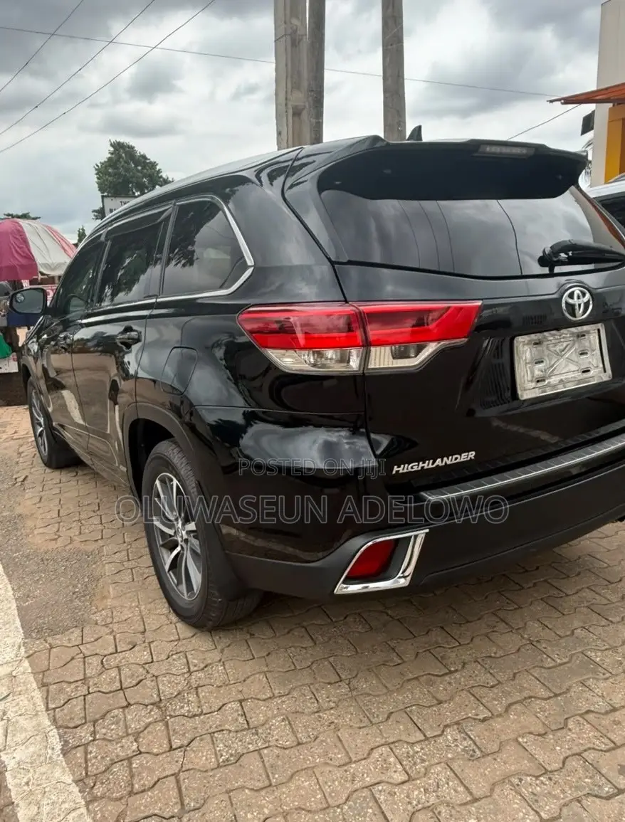 Toyota Highlander XLE 4x4 V6 (3.5L 6cyl 8A) 2017 Black