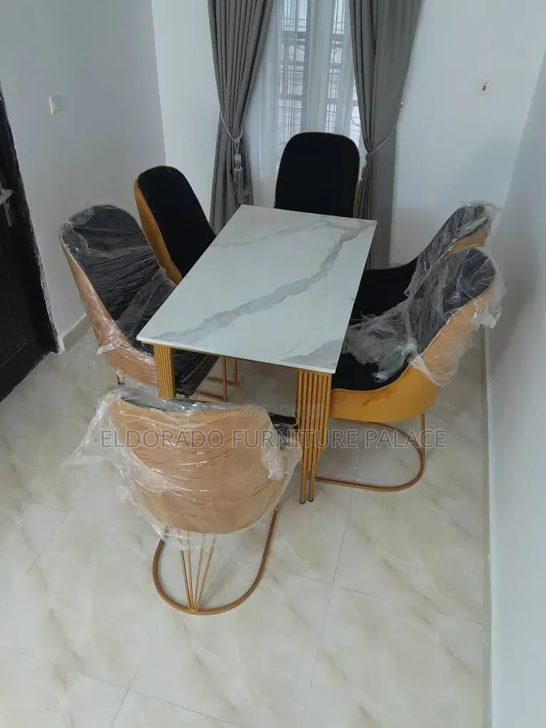 Quality Set of Dinning Table With Good Metal Finishing