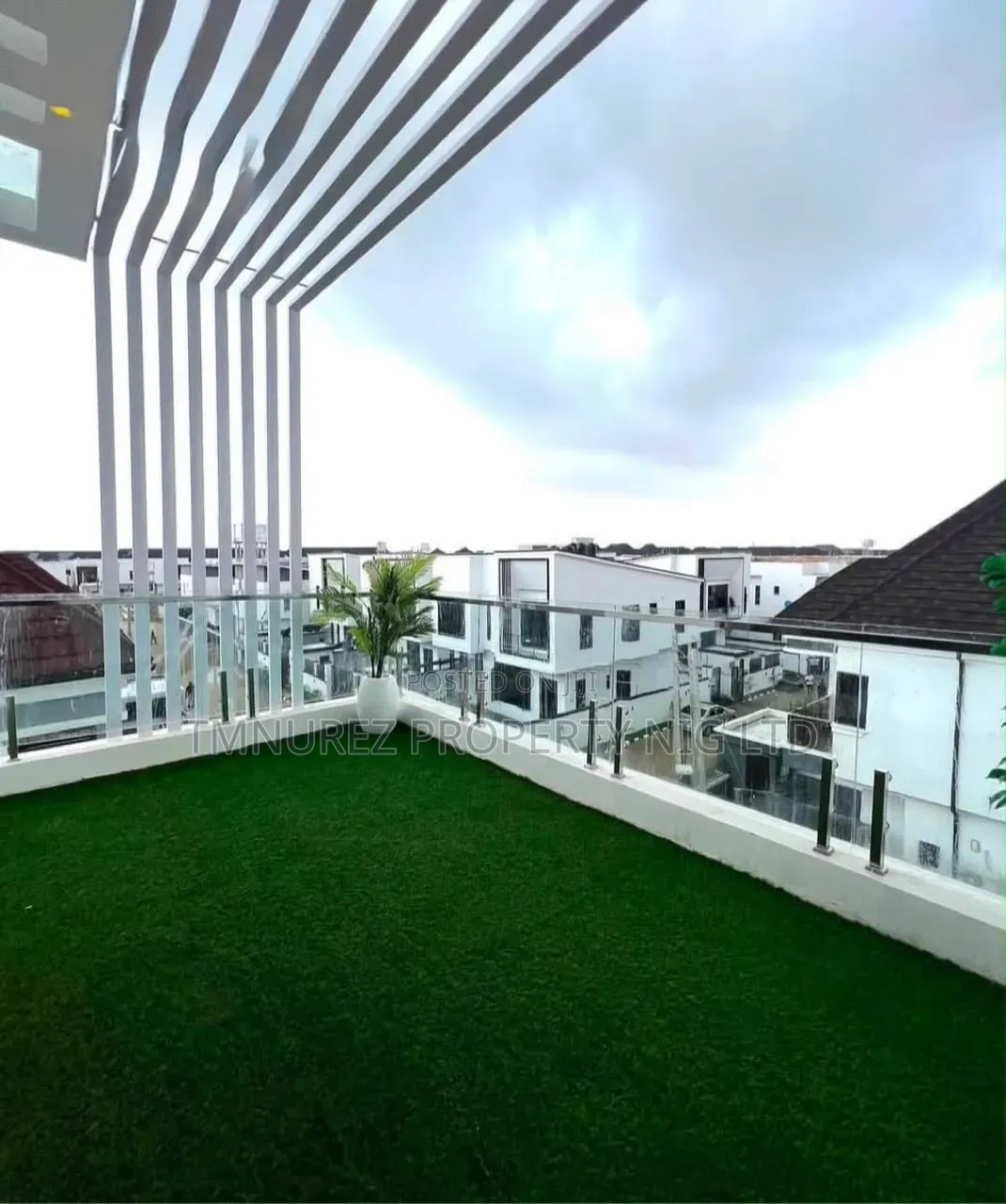 5bdrm Duplex in Chevron for rent