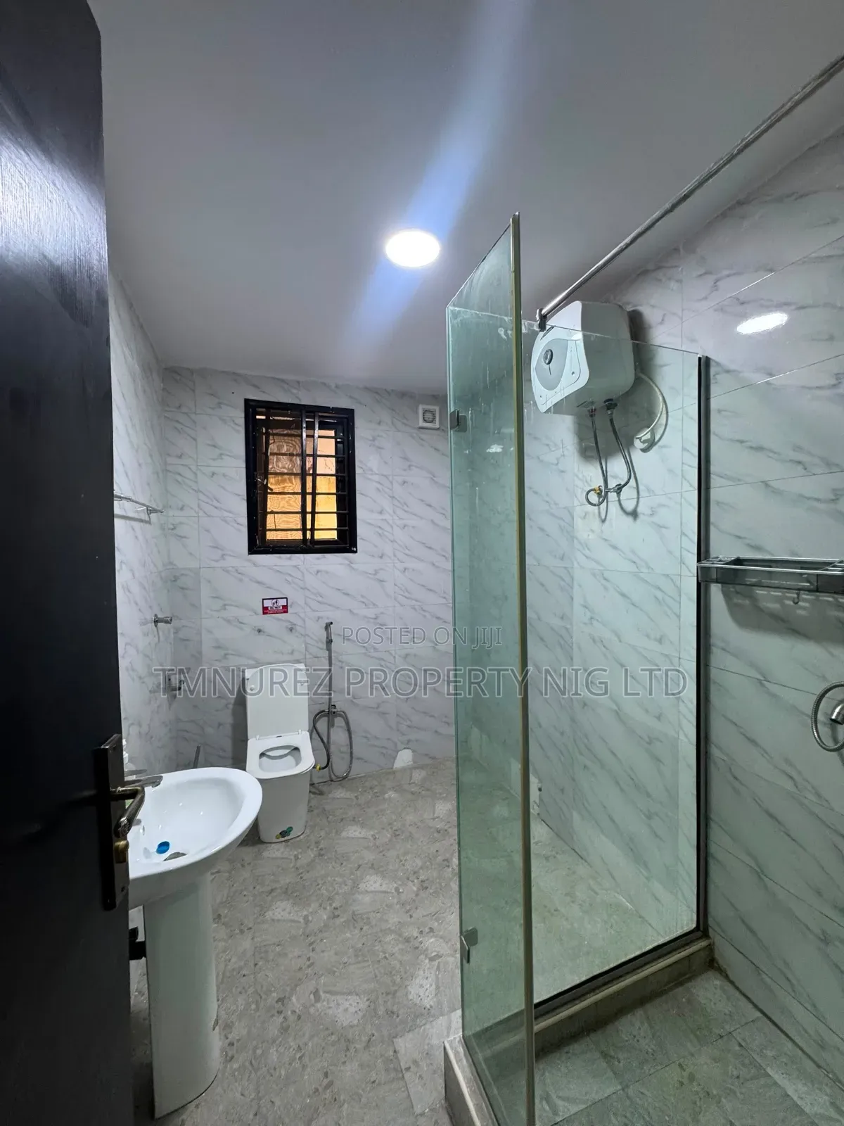 3bdrm Apartment in Lekki Phase 1 for rent