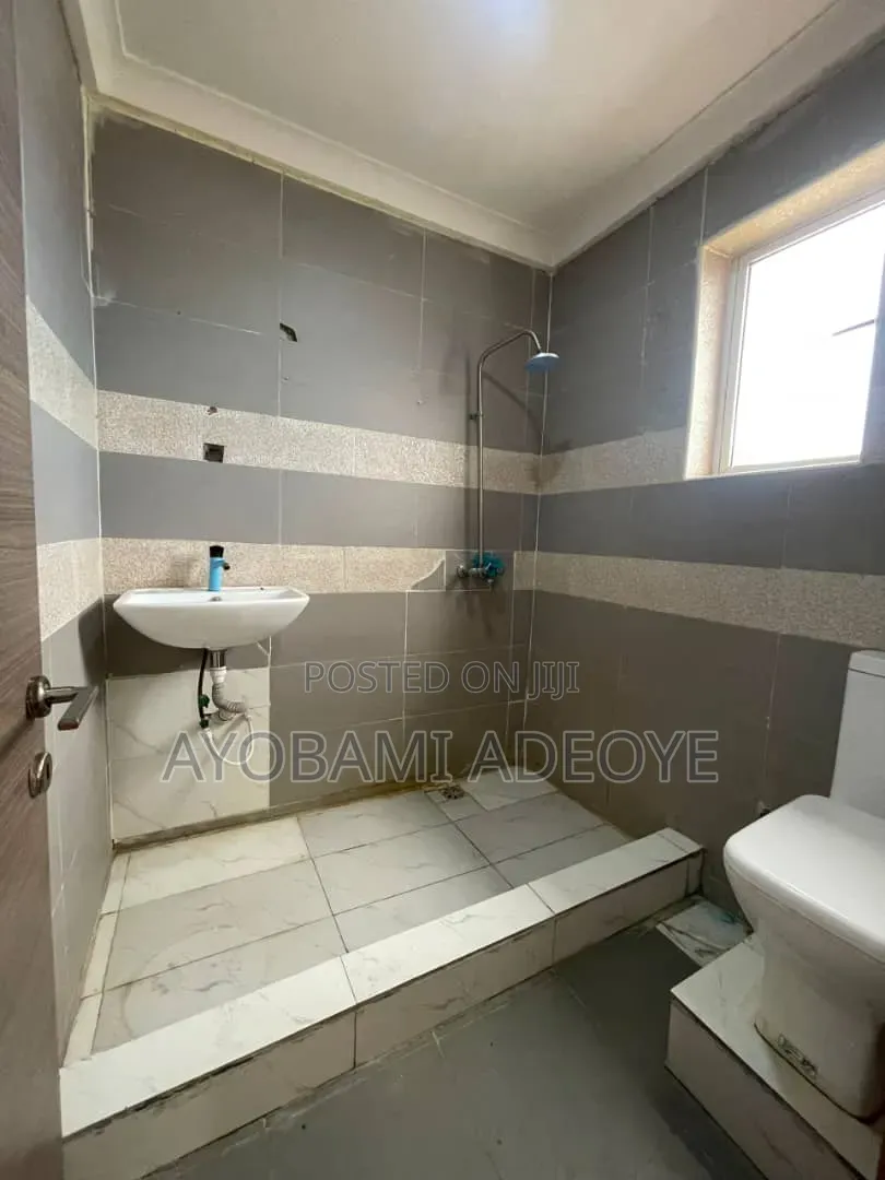 Studio Apartment in Chevron Drive for rent