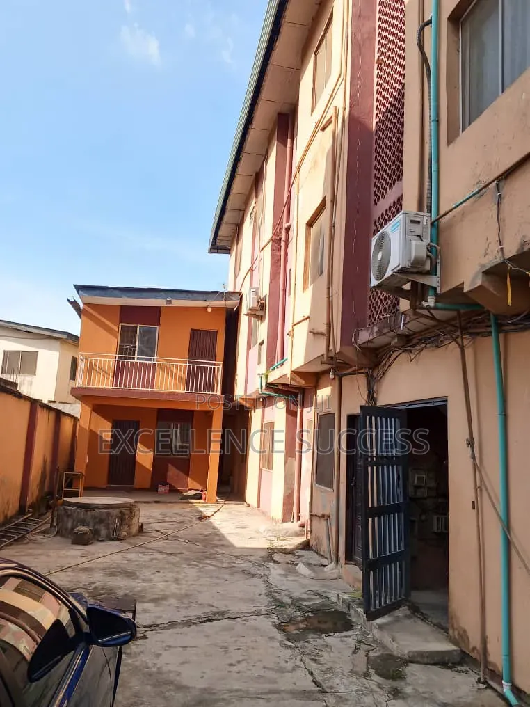3bdrm Block of Flats in Egbeda Lagos for sale