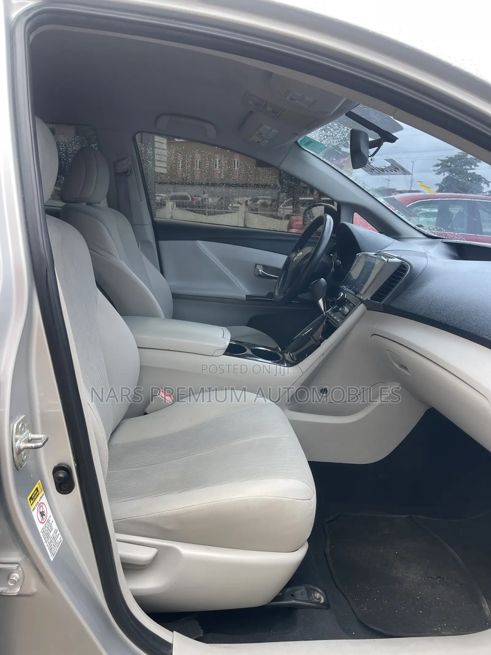 Toyota Venza LE 2010 Silver