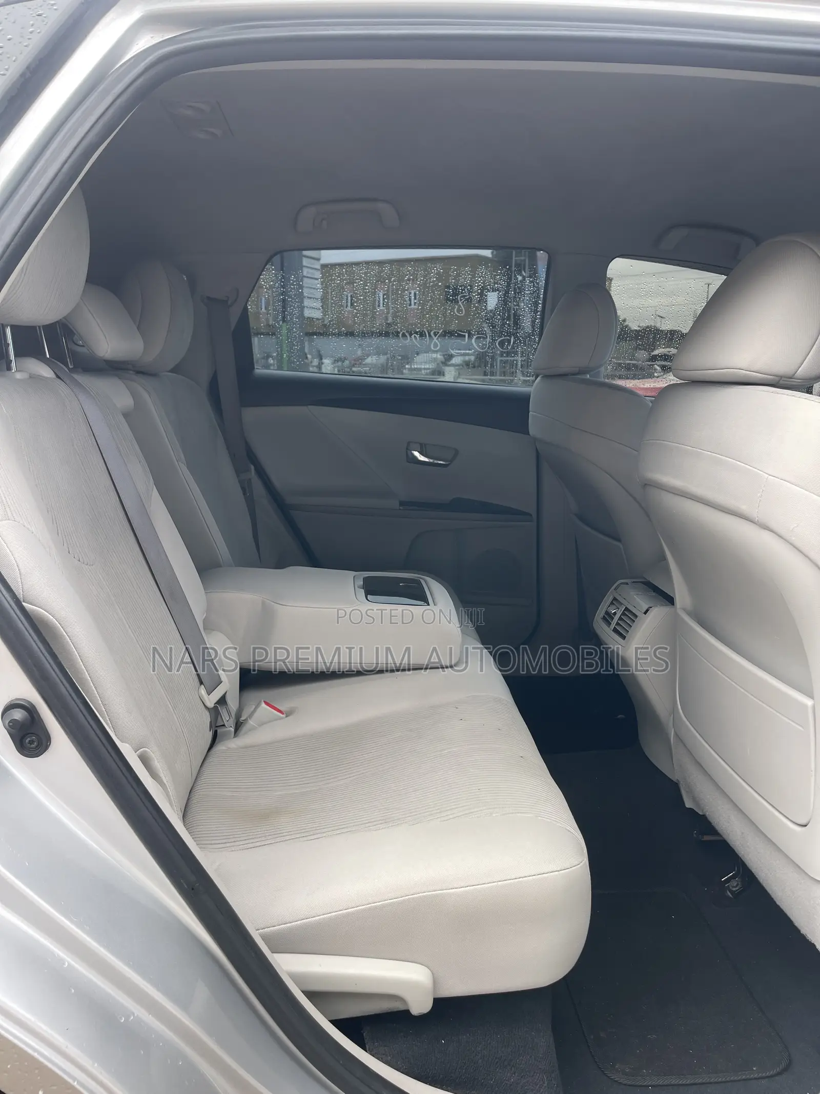 Toyota Venza LE 2010 Silver