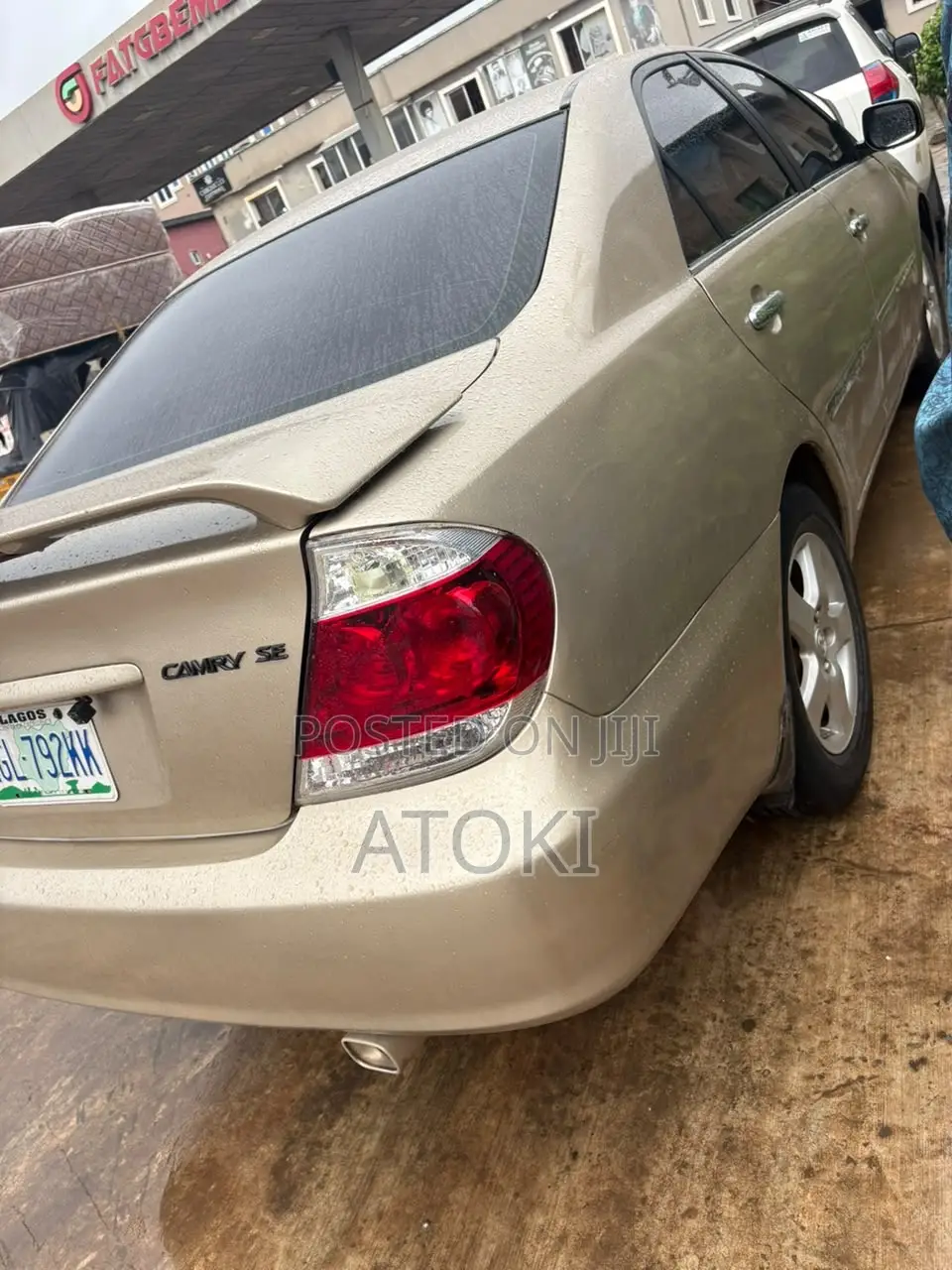 Toyota Camry SE 4rd Sedan (2.4L 4cyl 5M) 2004 Gold